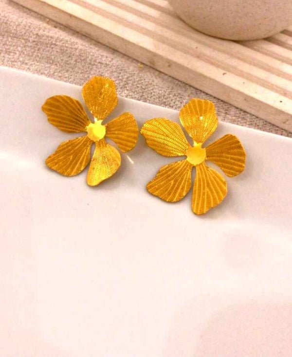 Gold Flower shaped earrings